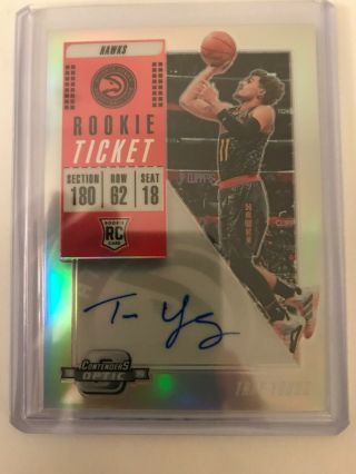 2018 - 19 Contenders Optic Trae Young Rookie On Card Auto