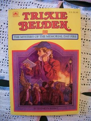 Trixie Belden 35 - The Mystery Of The Memorial Day Fire (square Pb Edition)