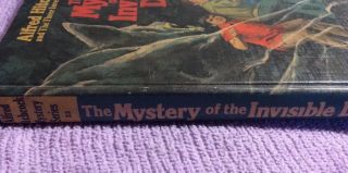 1975 Alfred Hitchcock Three Investigators 23 - The Mystery of the Invisible Dog 2