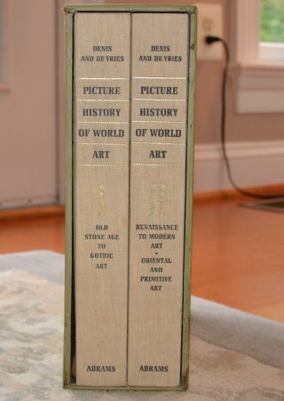 2 Volumes Picture History Of World Art By Denis & Devries Abrams Books In Case