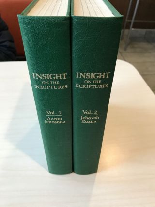 Insight On The Scriptures Volumes 1&2 (oaw27)